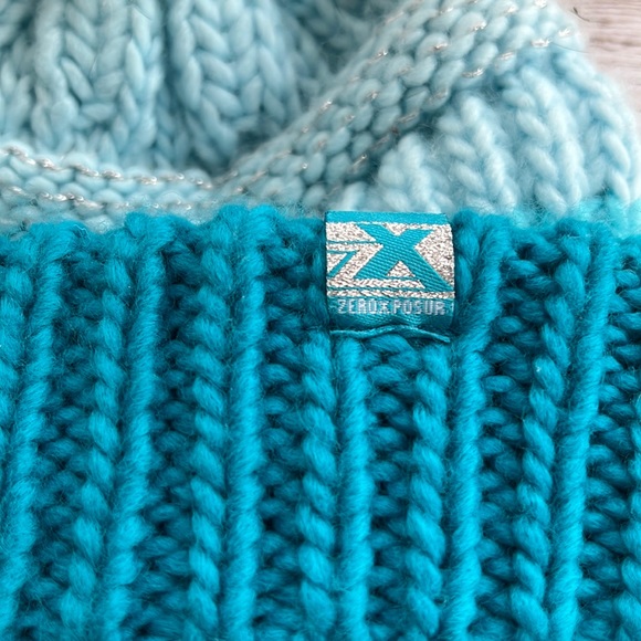 Zeroxposur Calypso Beanie w/ Pom Pom, Acrylic Winter Beanie, Size M/L w/ silver - Picture 2 of 7